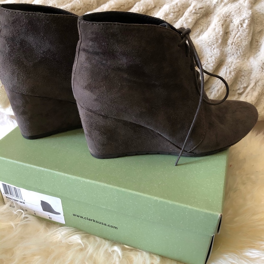 Clark’s Artisan Suede Wedge Lace Up Bootie - Picture 7 of 8